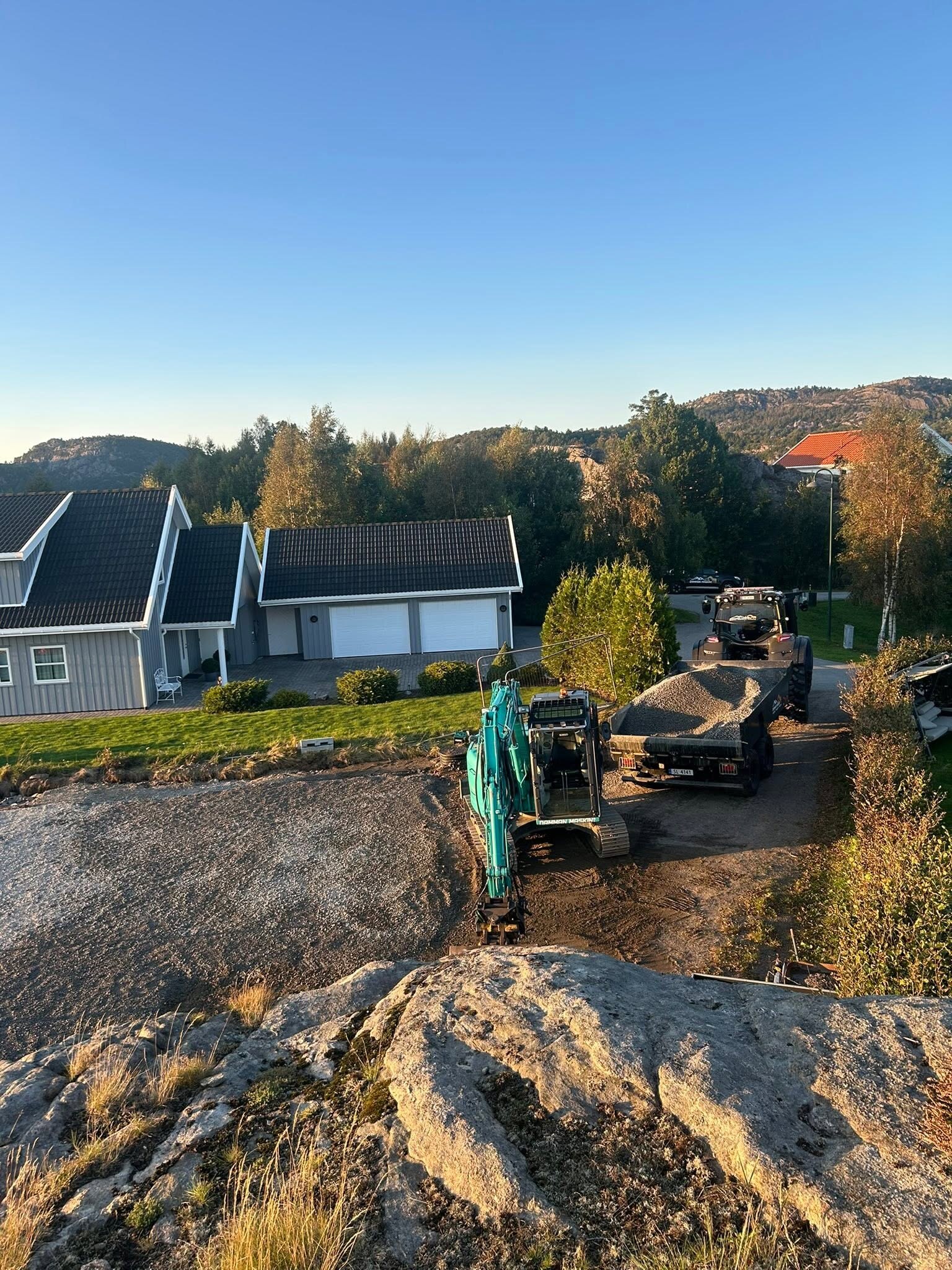 Hustomt med basseng i Njervåsen – bilde 3