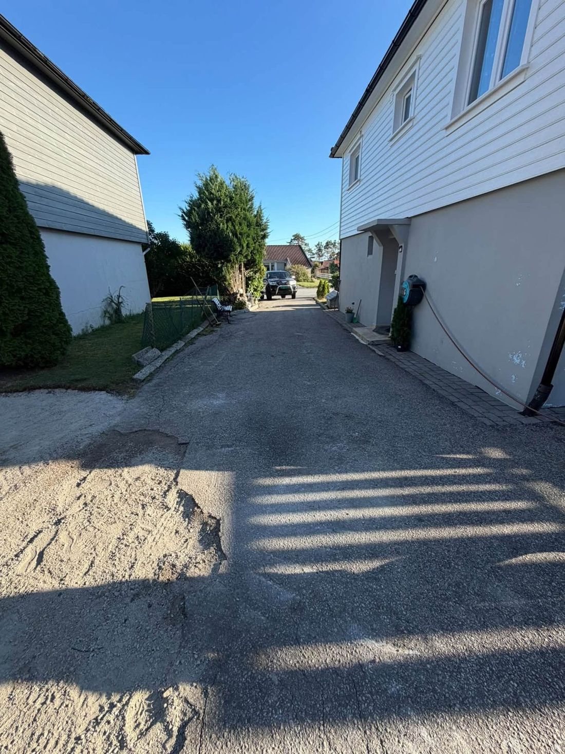 Innkjørsel og gangareal – bilde 1