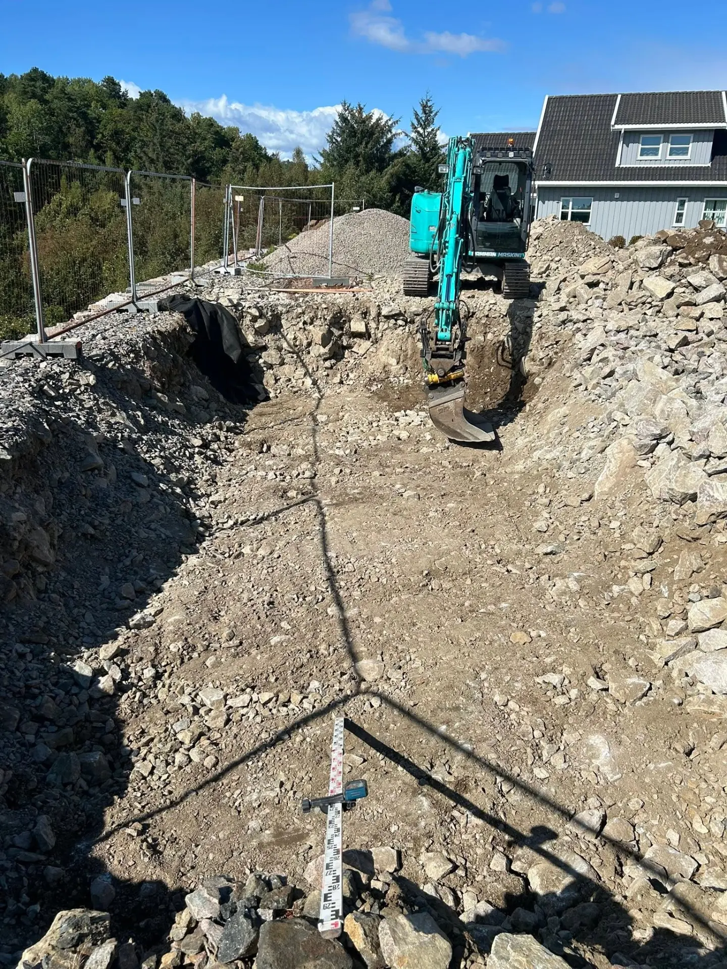 Hustomt med basseng i Njervåsen – bilde 2